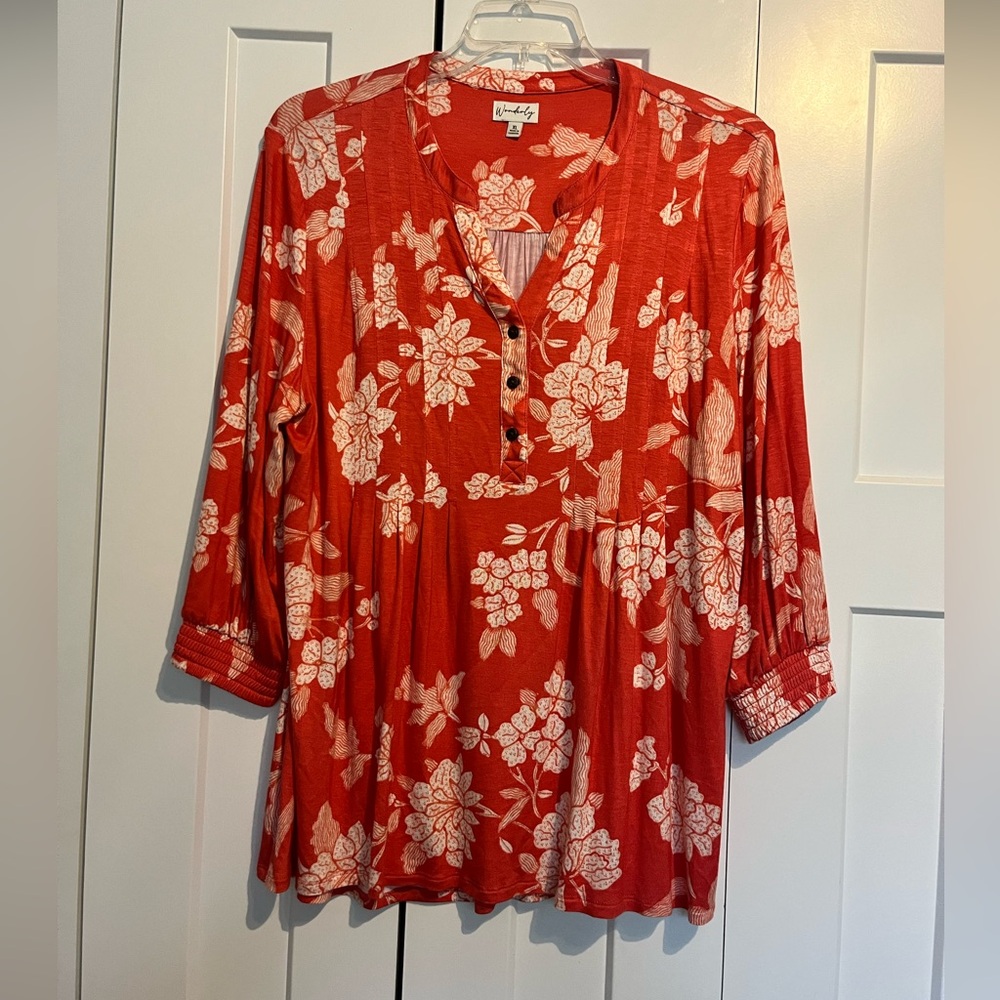 Wonderly brand size XL Women's Orange and Cream Floral Top. Excellent condition